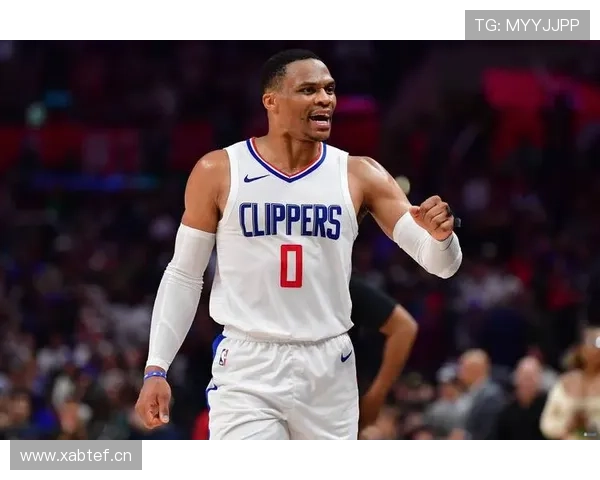 足球明星对威少的评价与合作展望引发球迷热议与期待 足球明星对威少的评价与合作展望引发球迷热议与期待